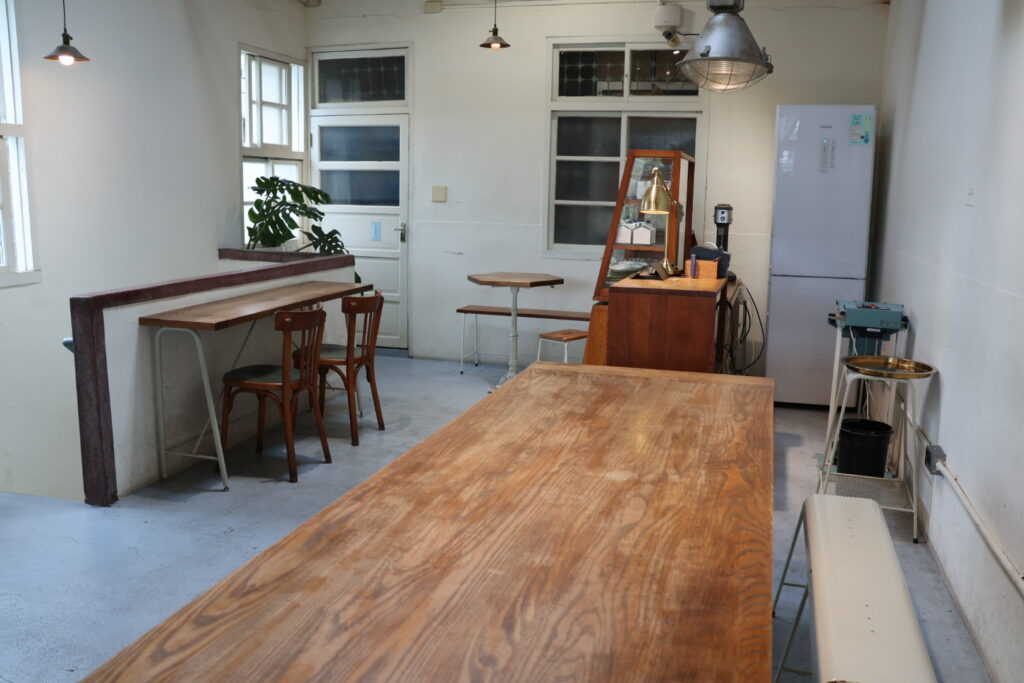 Subi Coffee bakery｜員林老宅甜點咖啡廳，寬敞庭院空間，適合拍照和聚會