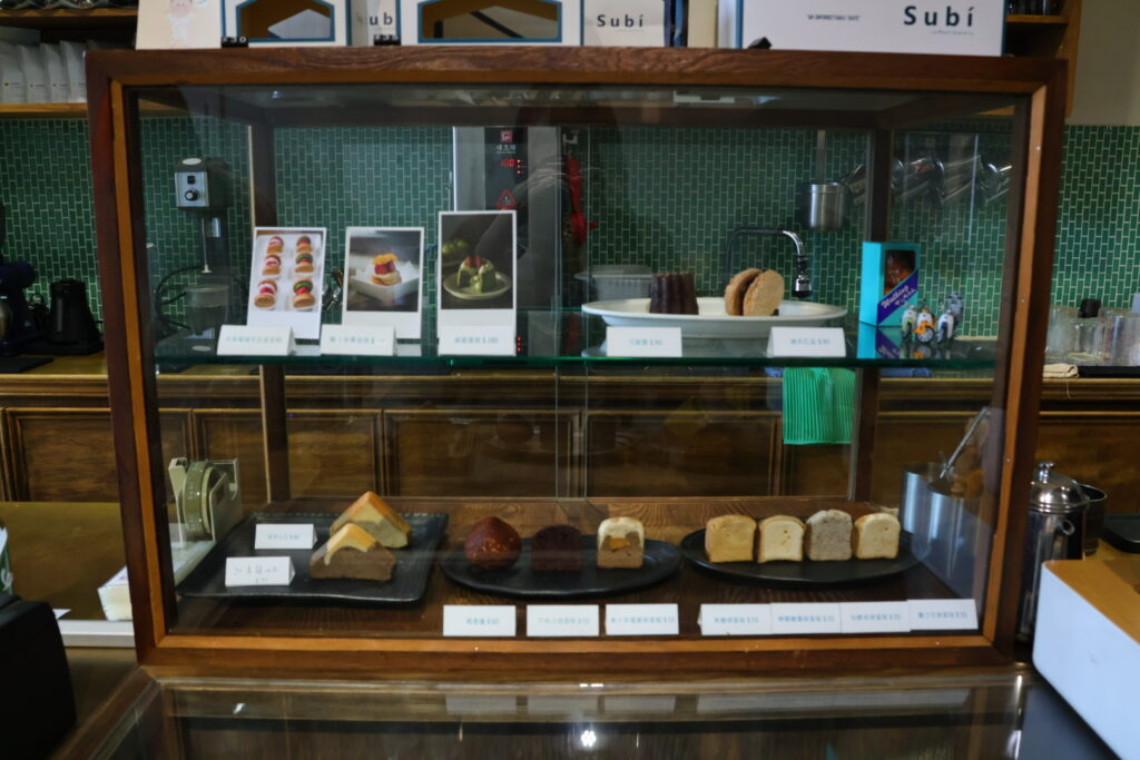 Subi Coffee bakery｜員林老宅甜點咖啡廳，寬敞庭院空間，適合拍照和聚會