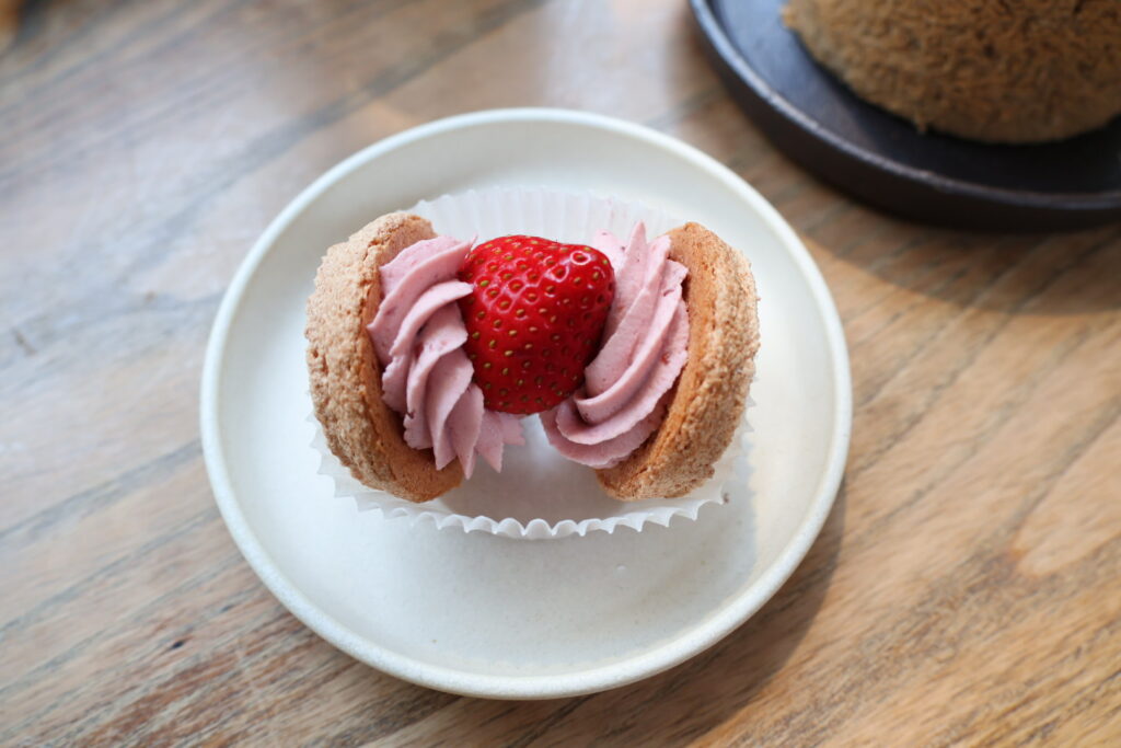 Subi Coffee bakery｜員林老宅甜點咖啡廳，寬敞庭院空間，適合拍照和聚會