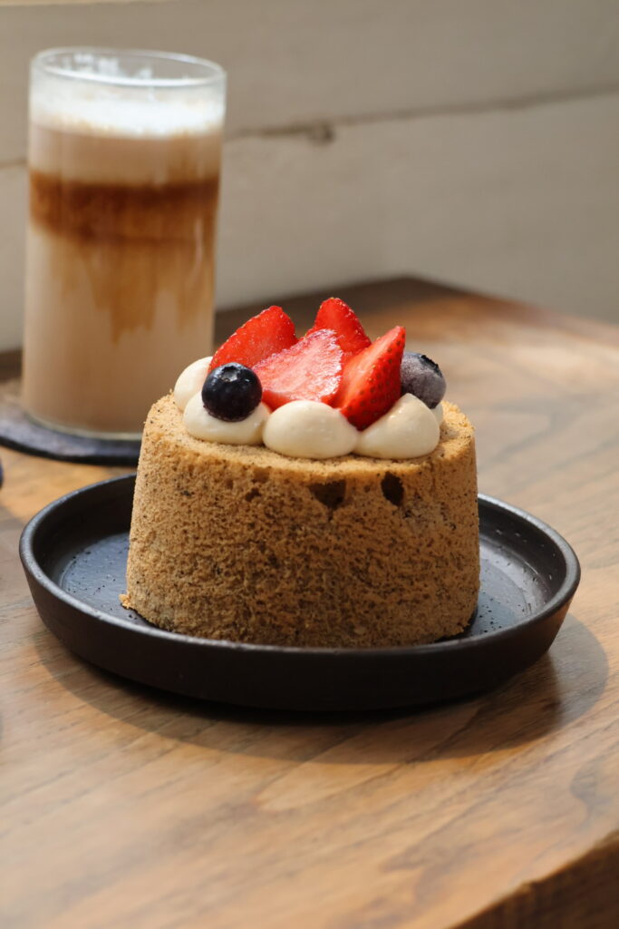 Subi Coffee bakery｜員林老宅甜點咖啡廳，寬敞庭院空間，適合拍照和聚會