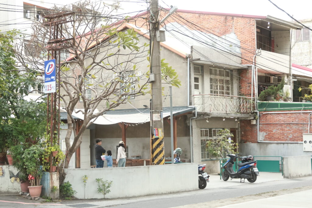 Subi Coffee bakery｜員林老宅甜點咖啡廳，寬敞庭院空間，適合拍照和聚會