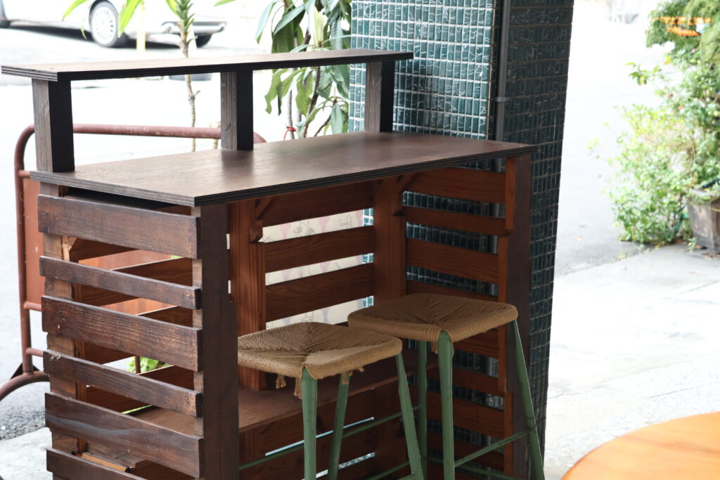 金曜パン｜台中無蛋奶的純素甜點，肉桂捲和旦沙拉一定要吃看看！