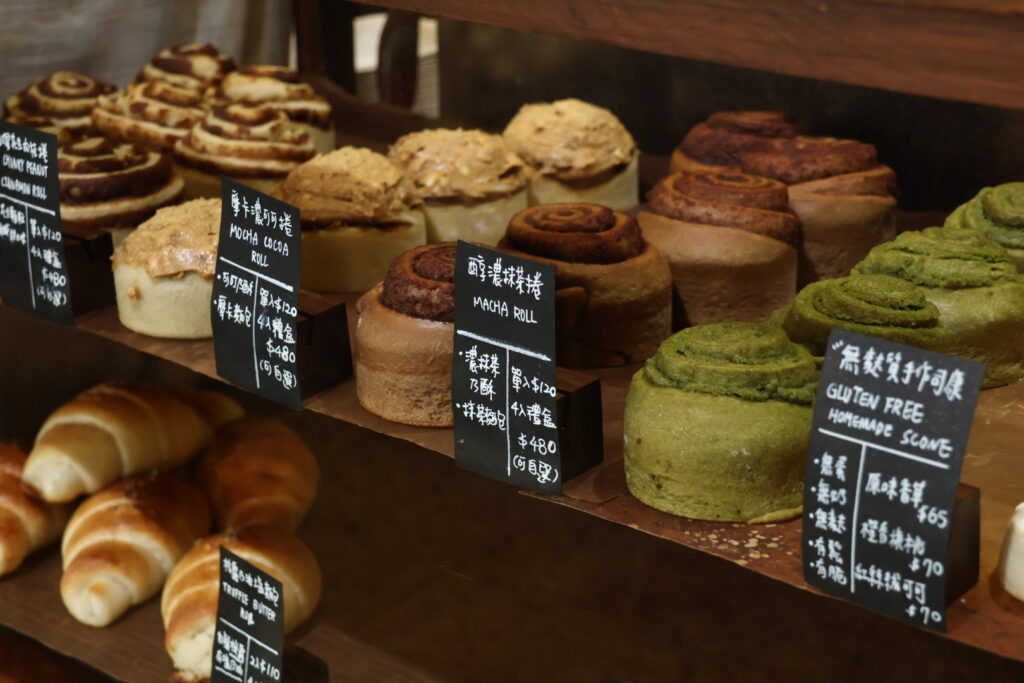 金曜パン｜台中無蛋奶的純素甜點，肉桂捲和旦沙拉一定要吃看看！