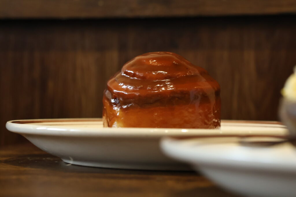 金曜パン｜台中無蛋奶的純素甜點，肉桂捲和旦沙拉一定要吃看看！