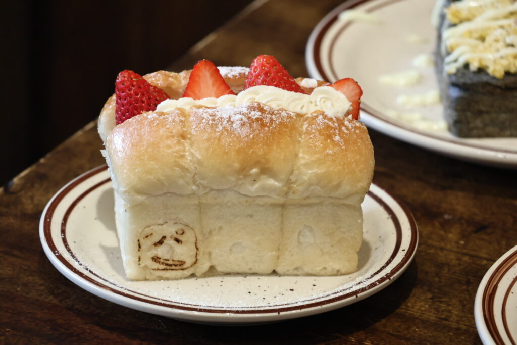 金曜パン｜台中無蛋奶的純素甜點，肉桂捲和旦沙拉一定要吃看看！