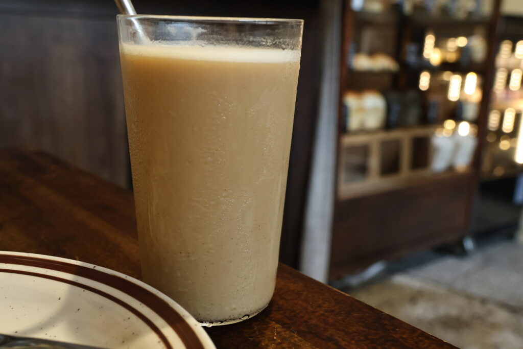 金曜パン｜台中無蛋奶的純素甜點，肉桂捲和旦沙拉一定要吃看看！