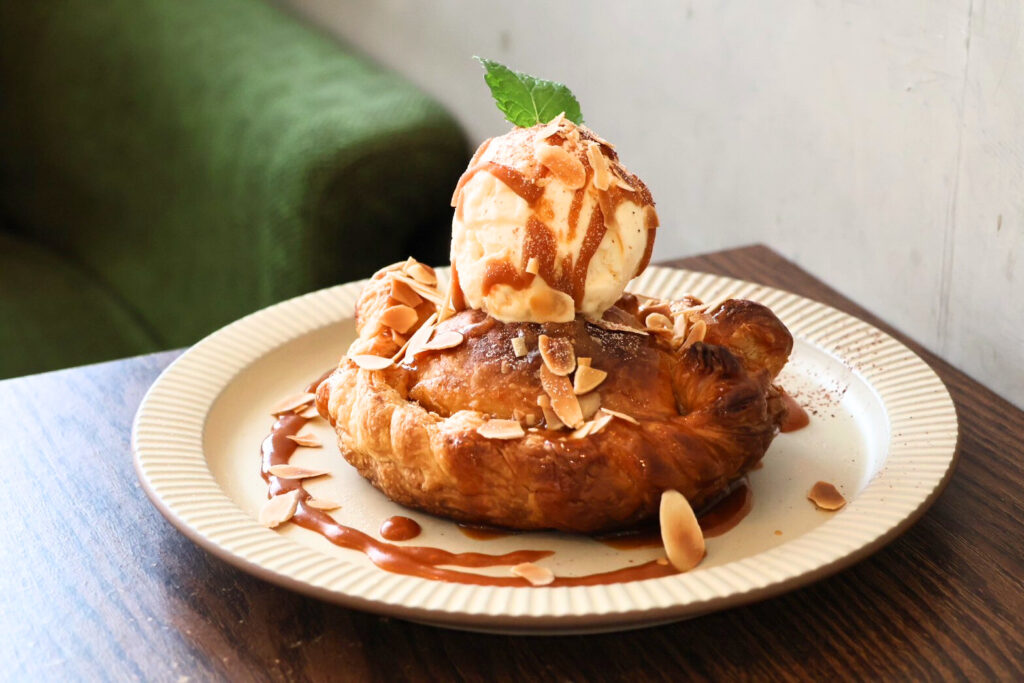 【如常所在】超療癒親人的店貓．必點手工蘋果派｜寵物友善的老宅咖啡廳