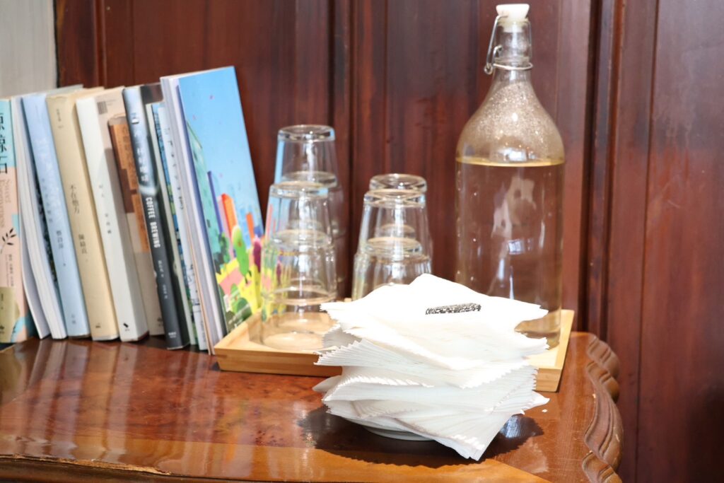 【如常所在】超療癒親人的店貓．必點手工蘋果派｜寵物友善的老宅咖啡廳