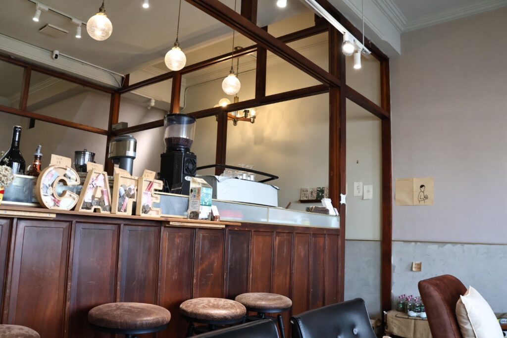 【如常所在】超療癒親人的店貓．必點手工蘋果派｜寵物友善的老宅咖啡廳