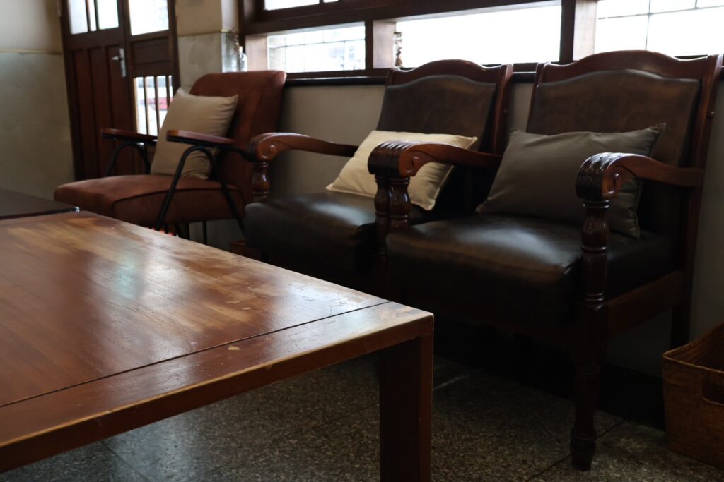 【如常所在】超療癒親人的店貓．必點手工蘋果派｜寵物友善的老宅咖啡廳