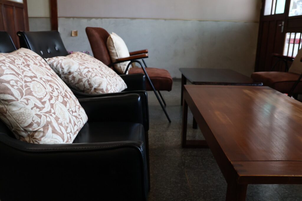 【如常所在】超療癒親人的店貓．必點手工蘋果派｜寵物友善的老宅咖啡廳